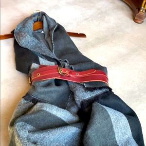 Great wrap around sweater that goes over jeans.